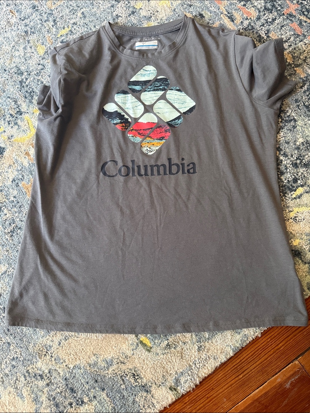 Columbia grey tee graphic design Omni shade t shirt large